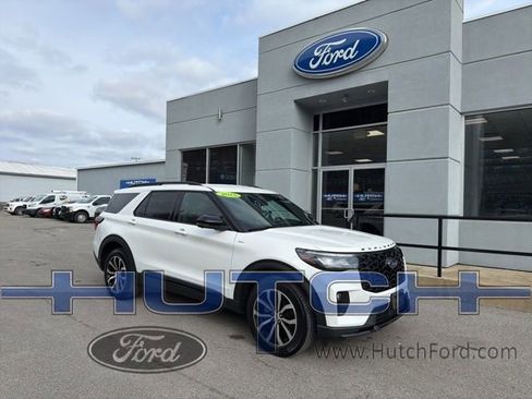 Used 2025 Ford Explorer ST-Line image 1
