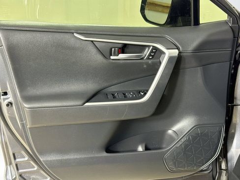 Certified 2019 Toyota RAV4 Limited AWD/4WD image 16
