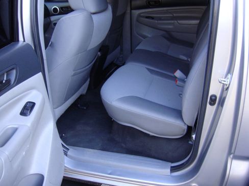 Used 2015 Toyota Tacoma 4x4 Double Cab w/ TRD Off-Road Package image 11