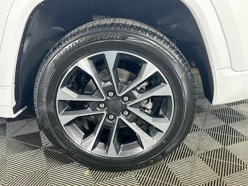 New 2025 Jeep Grand Cherokee Overland image 17