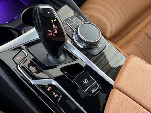 Used 2023 BMW 530e w/ Premium Package image 18