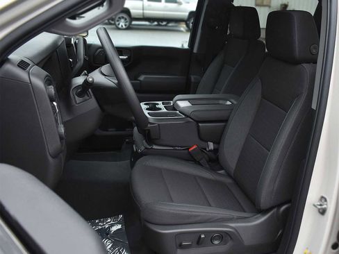 New 2026 Chevrolet Silverado 1500 Custom Trail Boss w/ LPO, Dark Essentials Package AWD/4WD image 9