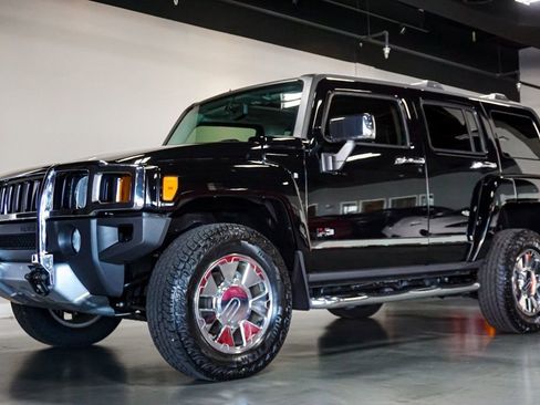 Used 2009 HUMMER H3 Alpha image 3