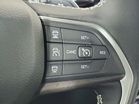 Used 2025 Jeep Grand Cherokee Limited w/ Trailer Tow Package RWD image 10