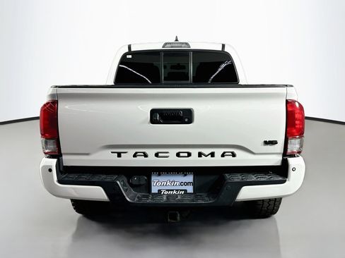 Used 2016 Toyota Tacoma TRD Off-Road w/ Premium & Technology Package RWD image 6