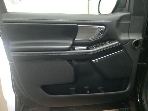 Used 2025 Ford Expedition Platinum AWD/4WD image 21