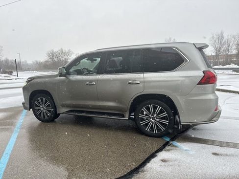 Used 2020 Lexus LX 570 4WD w/ 3rd Row & Luxury Pkg image 2