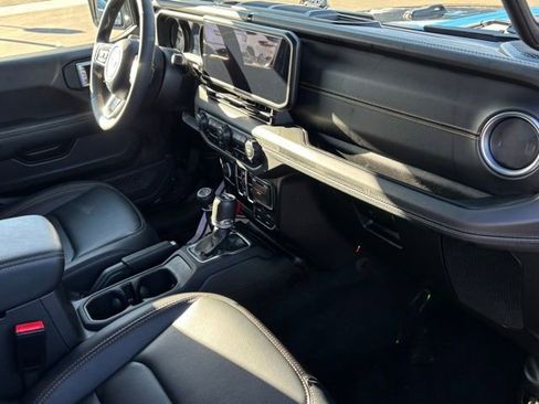 Used 2024 Jeep Wrangler Unlimited Sahara w/ Technology Group image 28