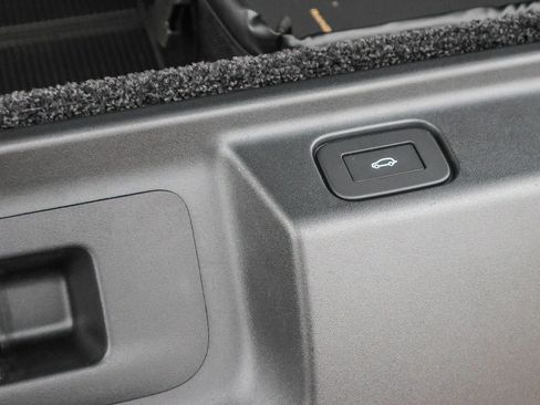 New 2025 Land Rover Range Rover SE image 35