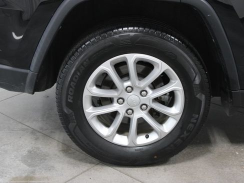 Used 2022 Jeep Grand Cherokee Laredo X RWD image 52