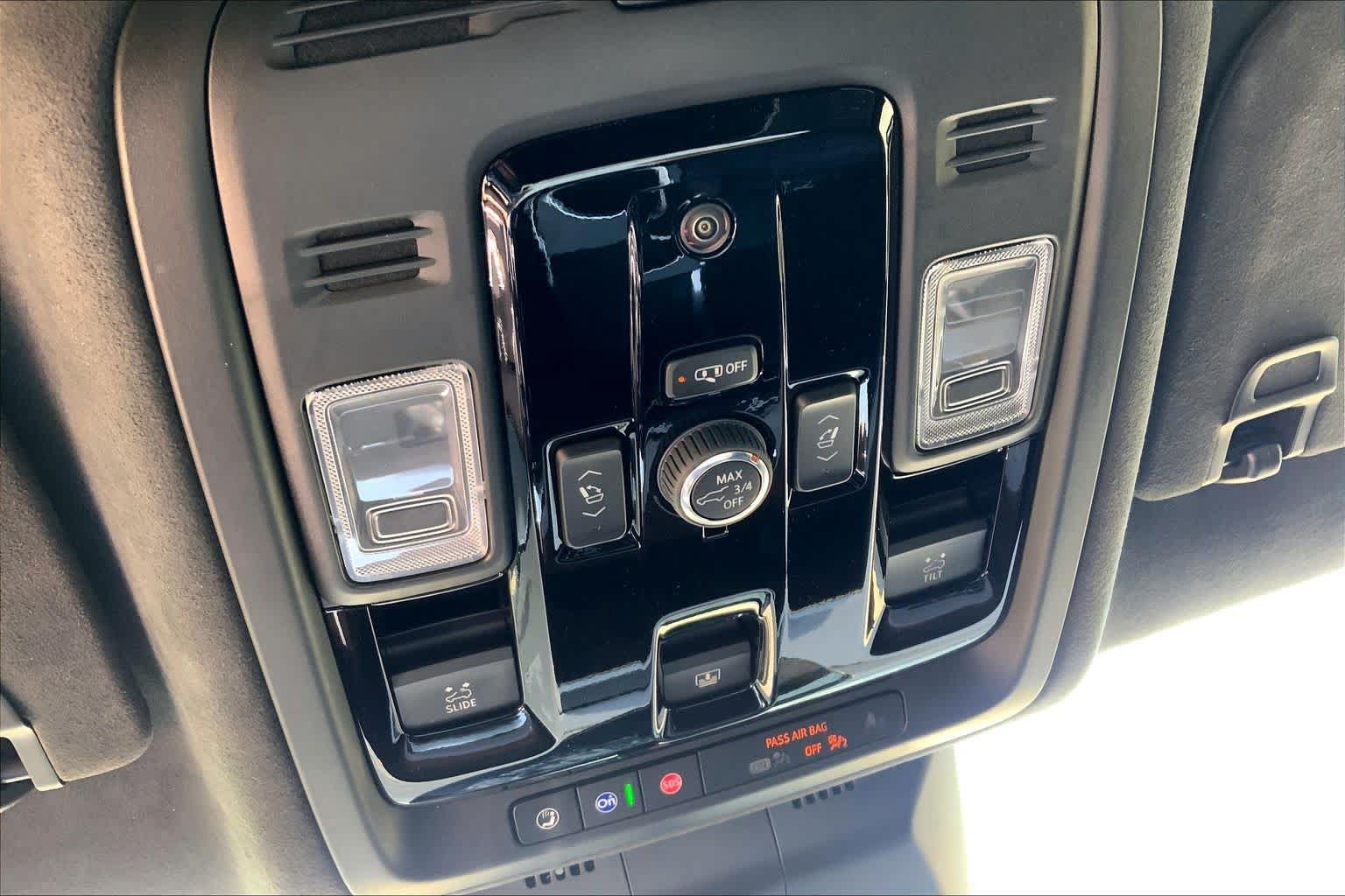 Used 2025 Cadillac Escalade Premium Luxury Platinum w/ LPO, Floor Liner Package AWD/4WD image 30