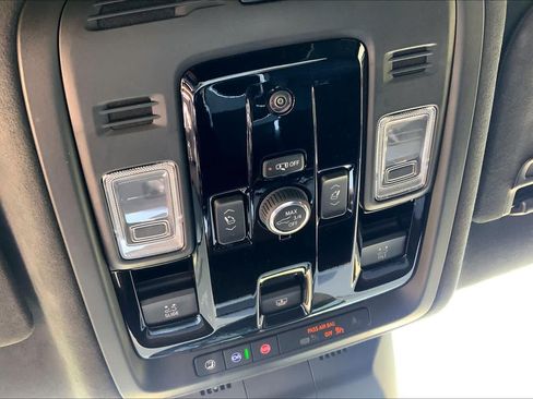 Used 2025 Cadillac Escalade Premium Luxury Platinum w/ LPO, Floor Liner Package AWD/4WD image 30