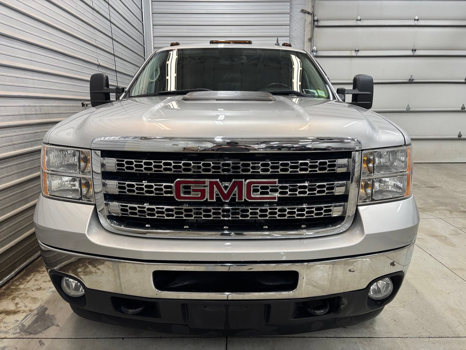 Used 2014 GMC Sierra 2500 SLE w/ SLE Preferred Package AWD/4WD image 2
