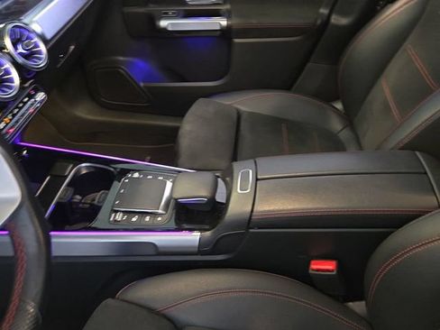 Used 2023 Mercedes-Benz GLB 250 image 21