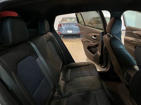 Used 2025 Buick Envista Preferred image 36