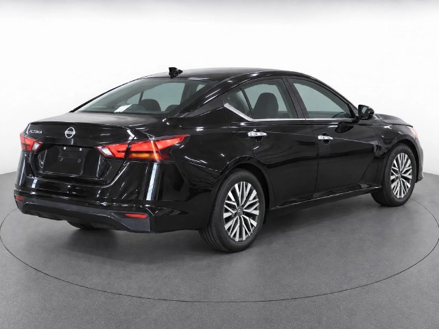 Used 2025 Nissan Altima 2.5 SV FWD image 6