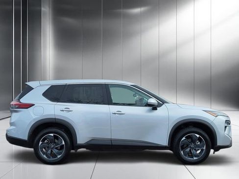 Used 2024 Nissan Rogue SV image 23