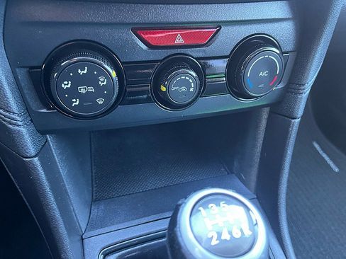 Used 2018 Subaru Crosstrek 2.0i Premium image 24