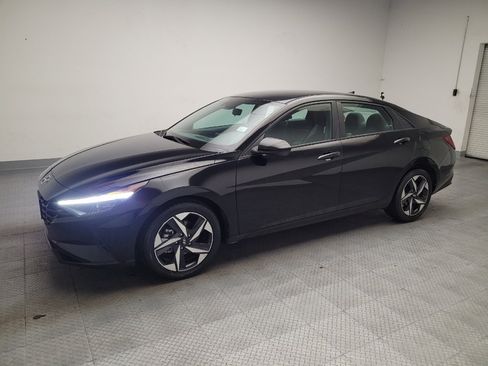 Used 2023 Hyundai Elantra SEL w/ Convenience Package FWD image 2