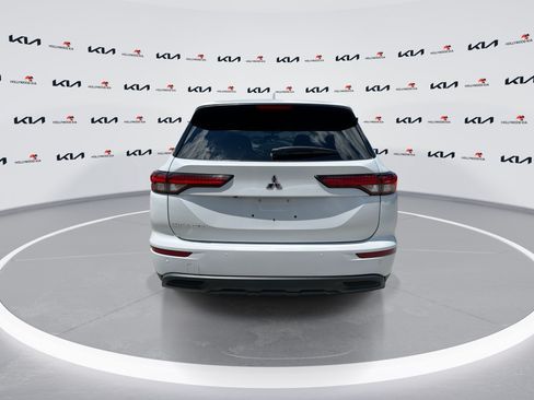 Used 2023 Mitsubishi Outlander ES FWD image 7