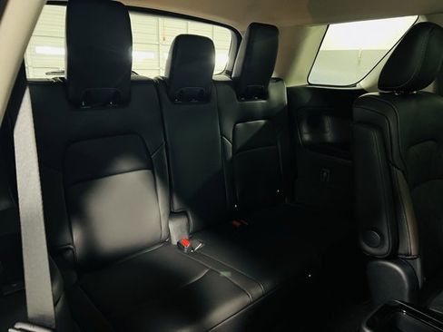 New 2026 Nissan Pathfinder Platinum image 35