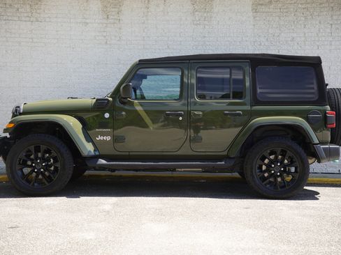 Used 2024 Jeep Wrangler Unlimited Sahara AWD/4WD image 4