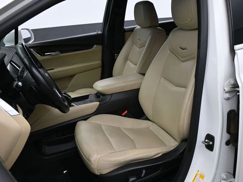 Used 2019 Cadillac XT5 FWD image 10
