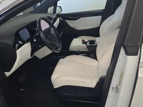 Used 2018 Tesla Model X 75D AWD/4WD image 2