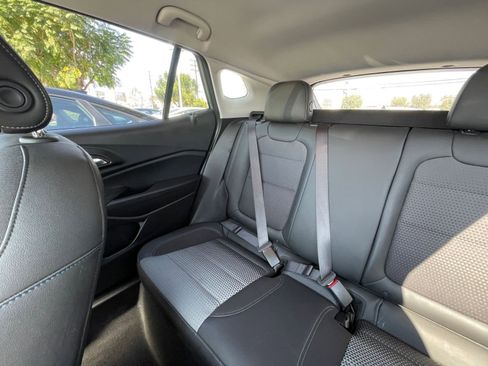 Used 2025 Chevrolet Trax LT w/ LT Convenience Package image 40