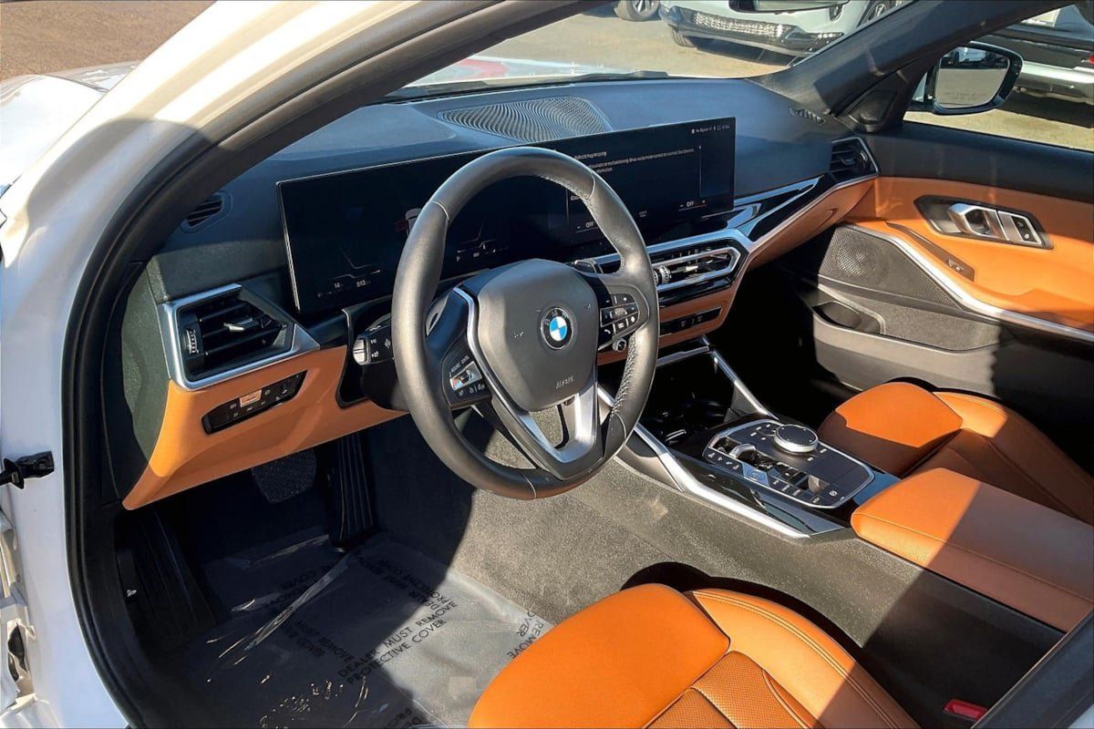 Used 2023 BMW 330i Sedan w/ Parking Assistance Package RWD image 10