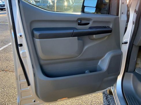 Used 2016 Nissan NV 3500 SL image 19