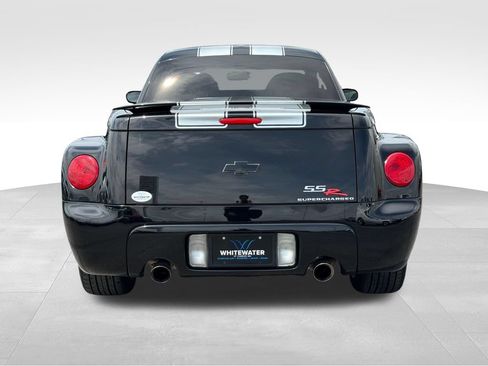 Used 2005 Chevrolet SSR w/ Preferred Equipment Group RWD image 21
