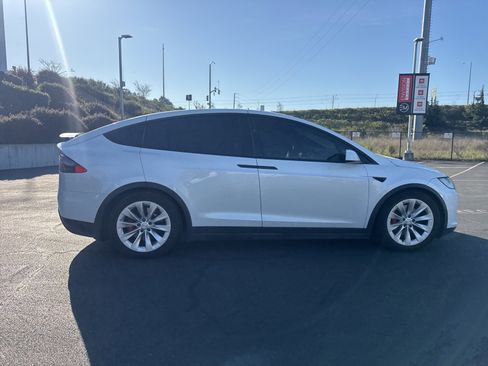 Used 2019 Tesla Model X P100D image 8