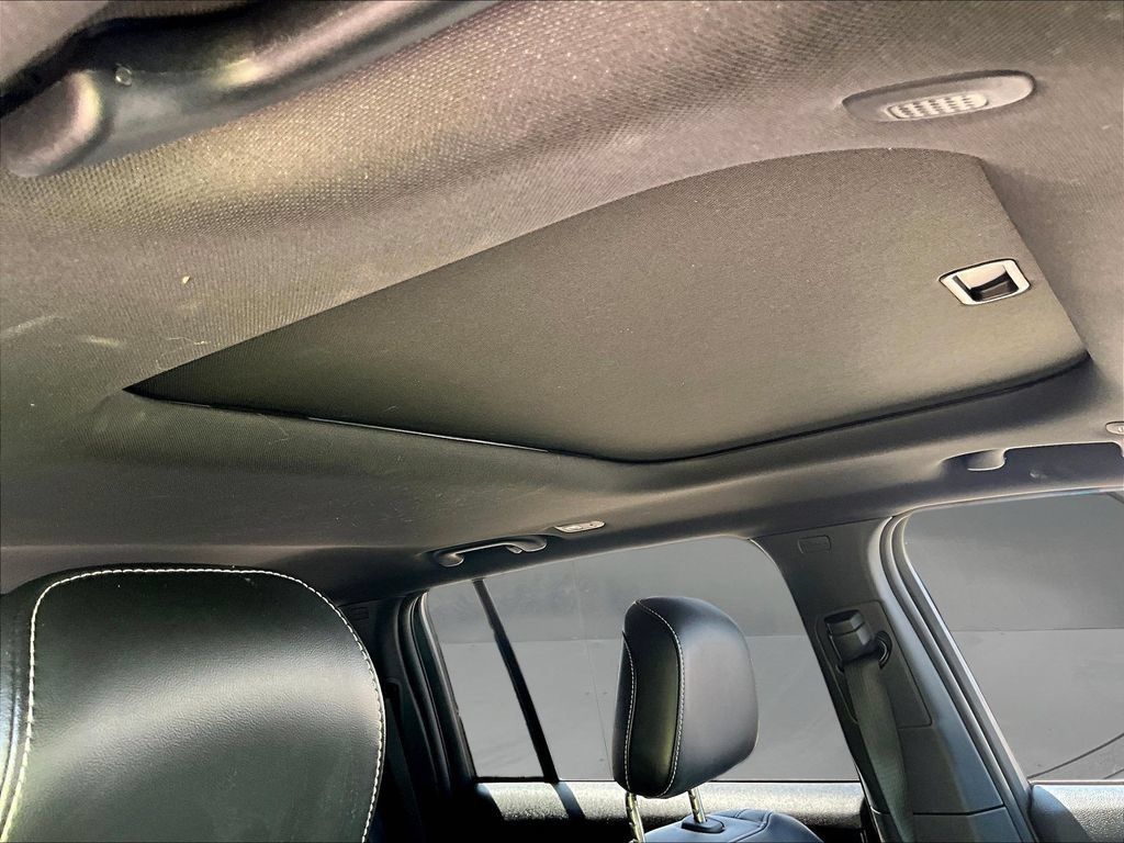 Used 2023 Jeep Grand Cherokee Altitude AWD/4WD image 30