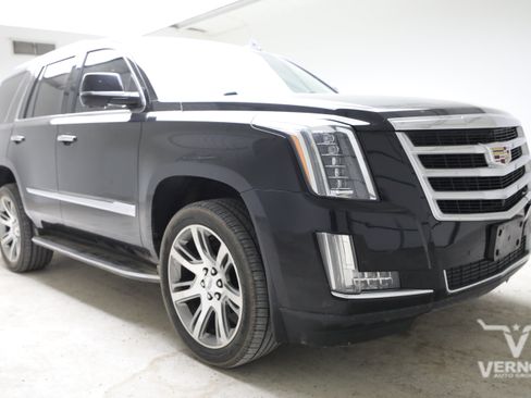Used 2016 Cadillac Escalade Luxury RWD image 6