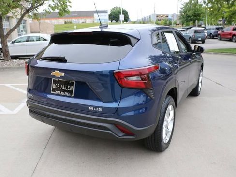Used 2024 Chevrolet Trax LS w/ LS Convenience Package FWD image 6