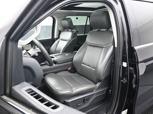 Certified 2025 Ford Expedition Active AWD/4WD image 9