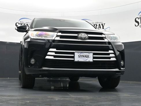 Used 2019 Toyota Highlander Plus image 18