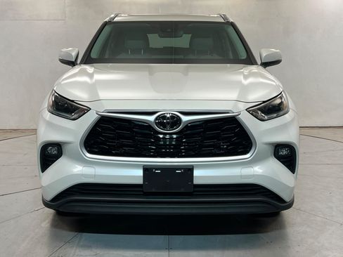 Used 2021 Toyota Highlander XLE AWD/4WD image 9