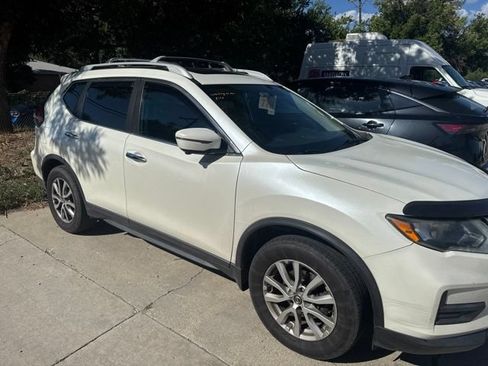 Used 2017 Nissan Rogue SV AWD/4WD image 1
