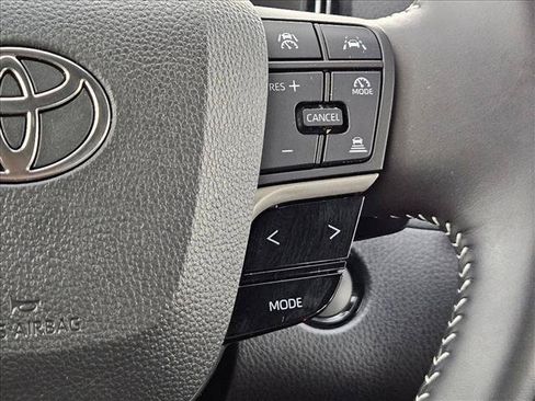 Used 2025 Toyota Camry SE FWD image 23