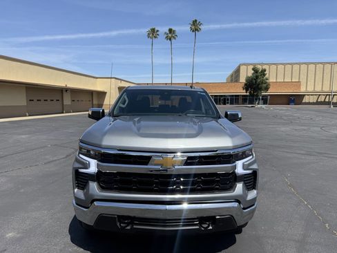 Used 2024 Chevrolet Silverado 1500 LT AWD/4WD image 2