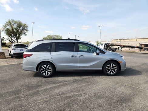 New 2026 Honda Odyssey EX-L image 7