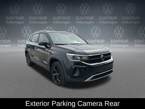Used 2023 Volkswagen Taos SE w/ Panoramic Sunroof Package FWD image 10