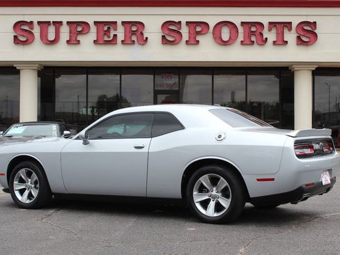 Used 2021 Dodge Challenger SXT RWD image 5