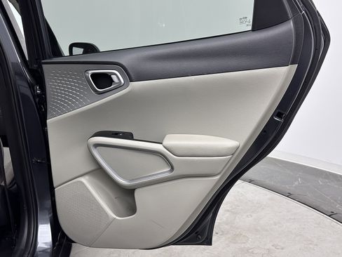 Used 2020 Kia Soul LX FWD image 29