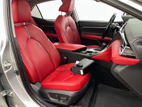 Used 2019 Toyota Camry XSE image 38