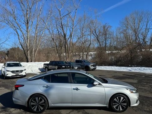 Used 2022 Nissan Altima 2.5 SV w/ SV Premium Package image 4