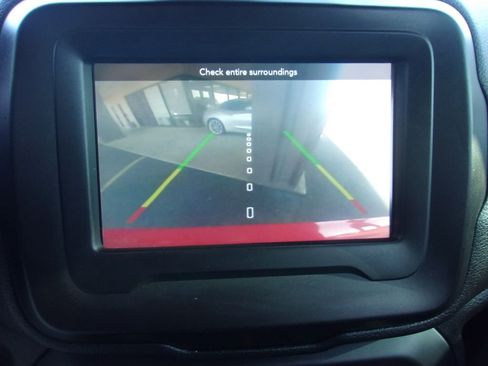 Used 2019 Jeep Renegade Latitude image 10