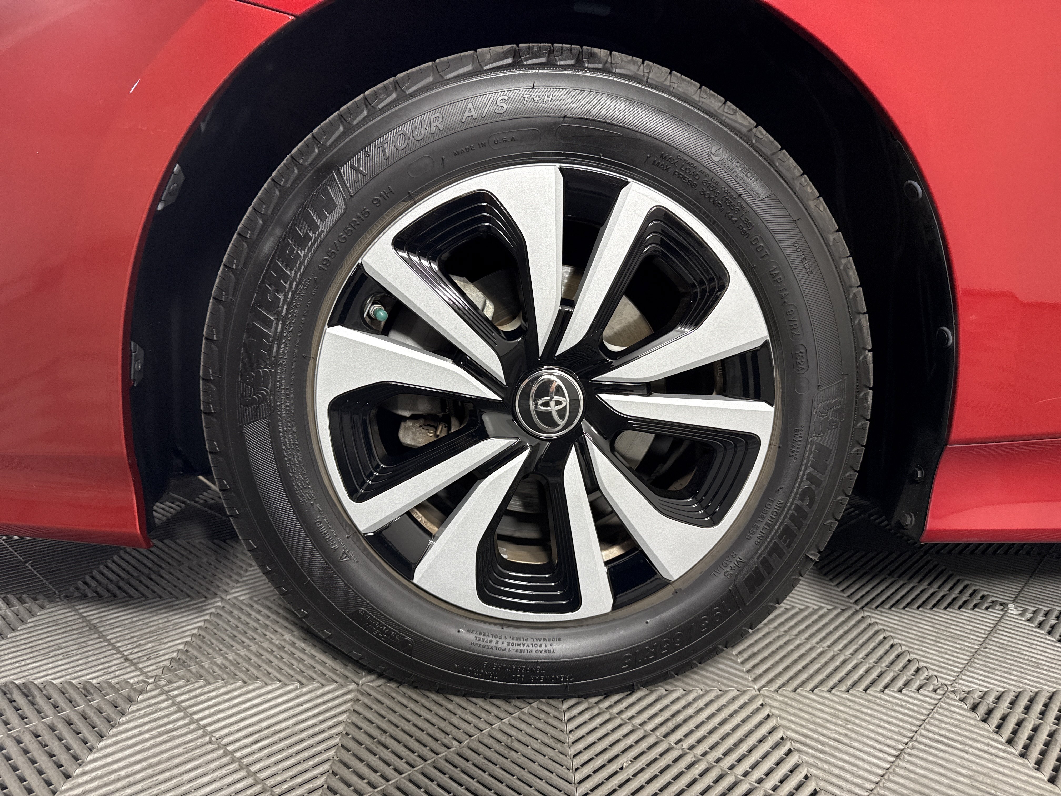 Used 2017 Toyota Prius Prime Premium w/ Carpet Mat Package FWD image 11